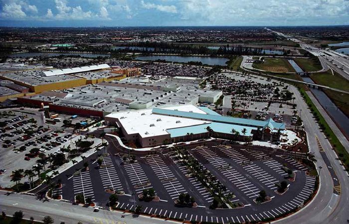 newly paved parking lot at Dolphin Mall
